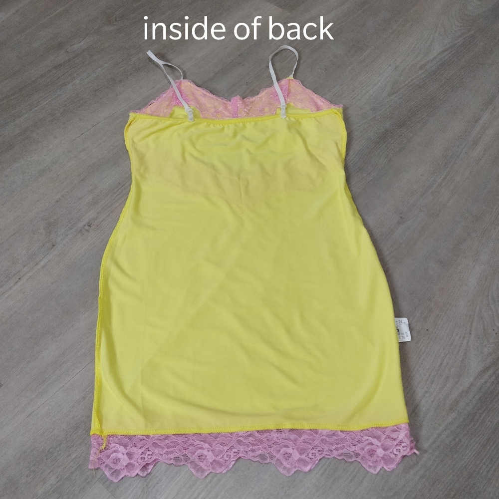 Yellow with pink lace detail bodycon mini dress - Picture 14 of 15